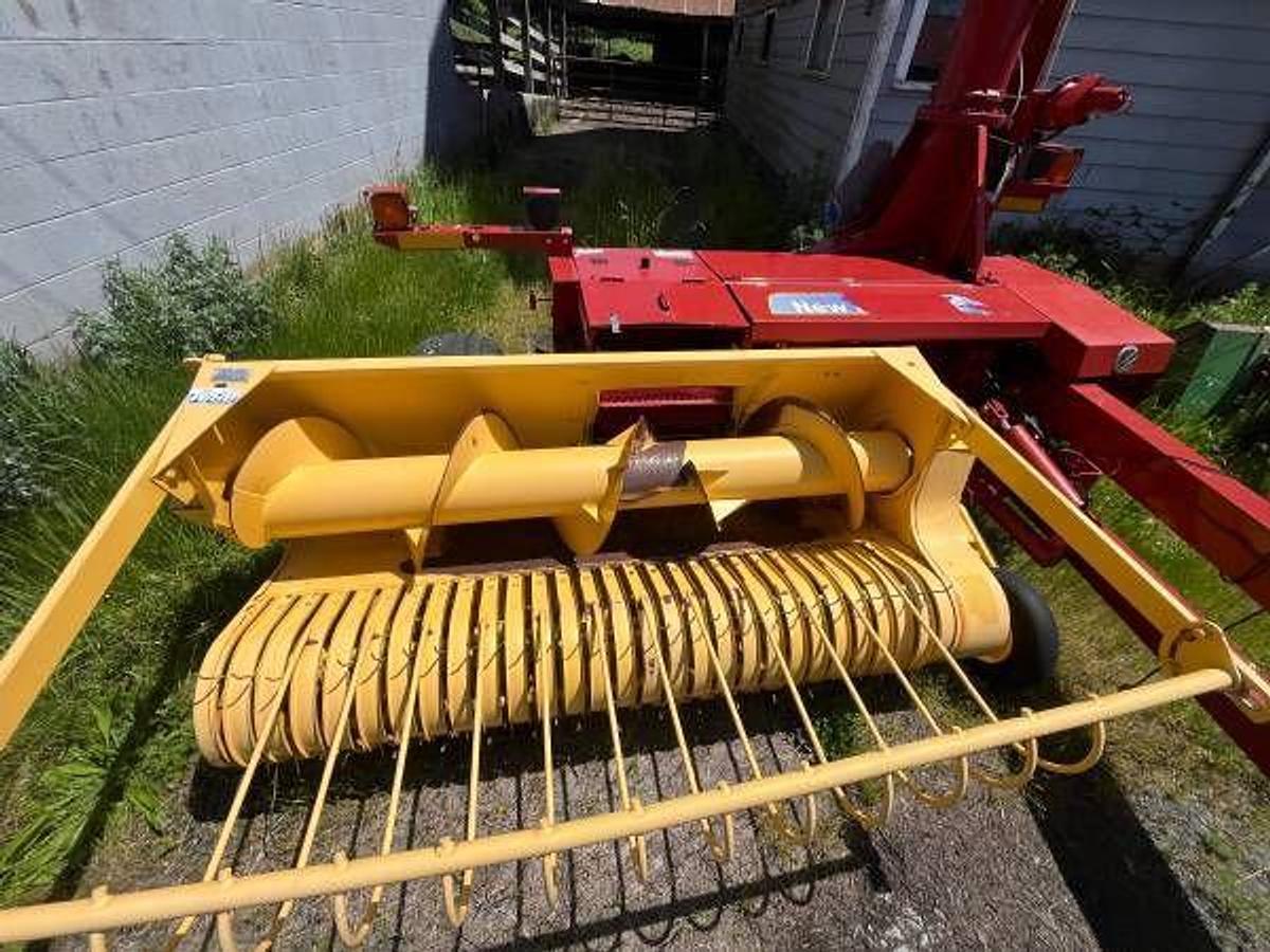 Used 2010 NEW HOLLAND Chopper 790 Harvester for Silage
