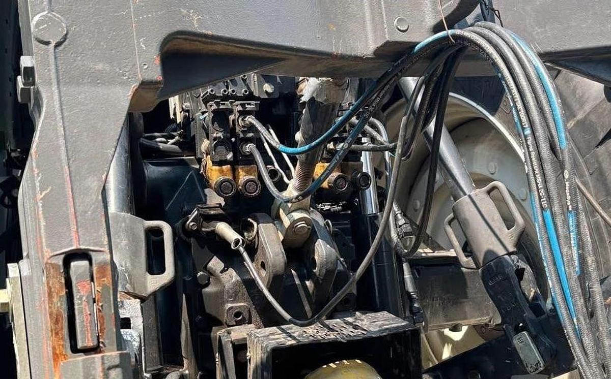 Used 2010 NEW HOLLAND T7060 Tractor