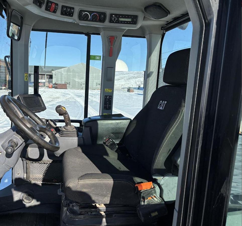 Used 2021 CATERPILLAR 938M