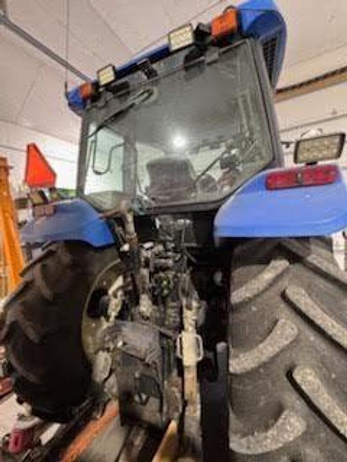 Used 2003 NEW HOLLAND TM140