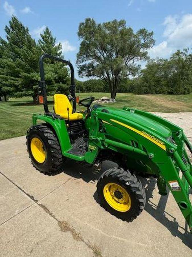 Used 2005 JOHN DEERE 3320