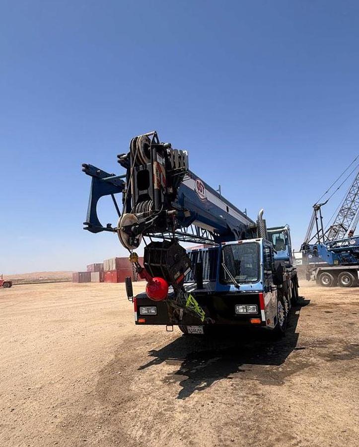 Used 2005 Link-Belt 8690 Crane