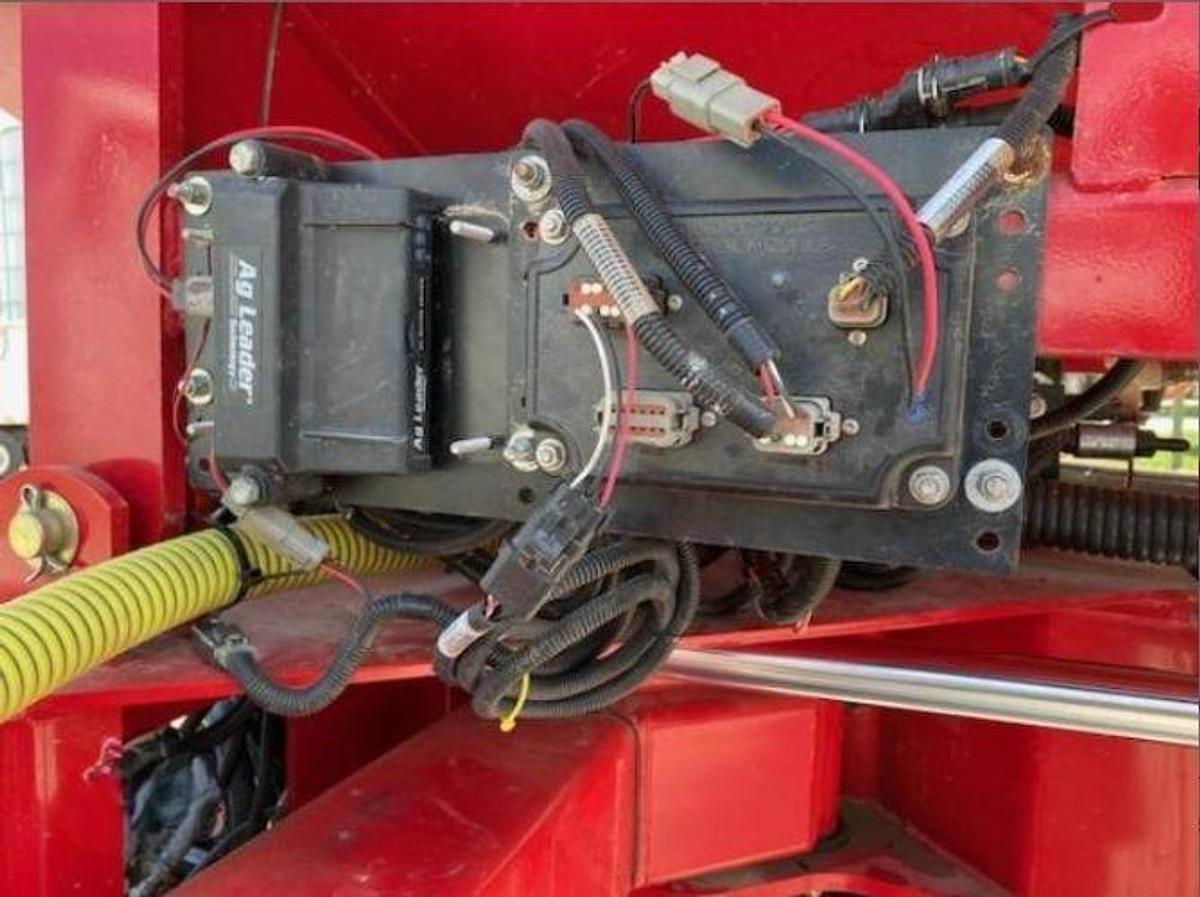 Used 2013 WHITE 8816