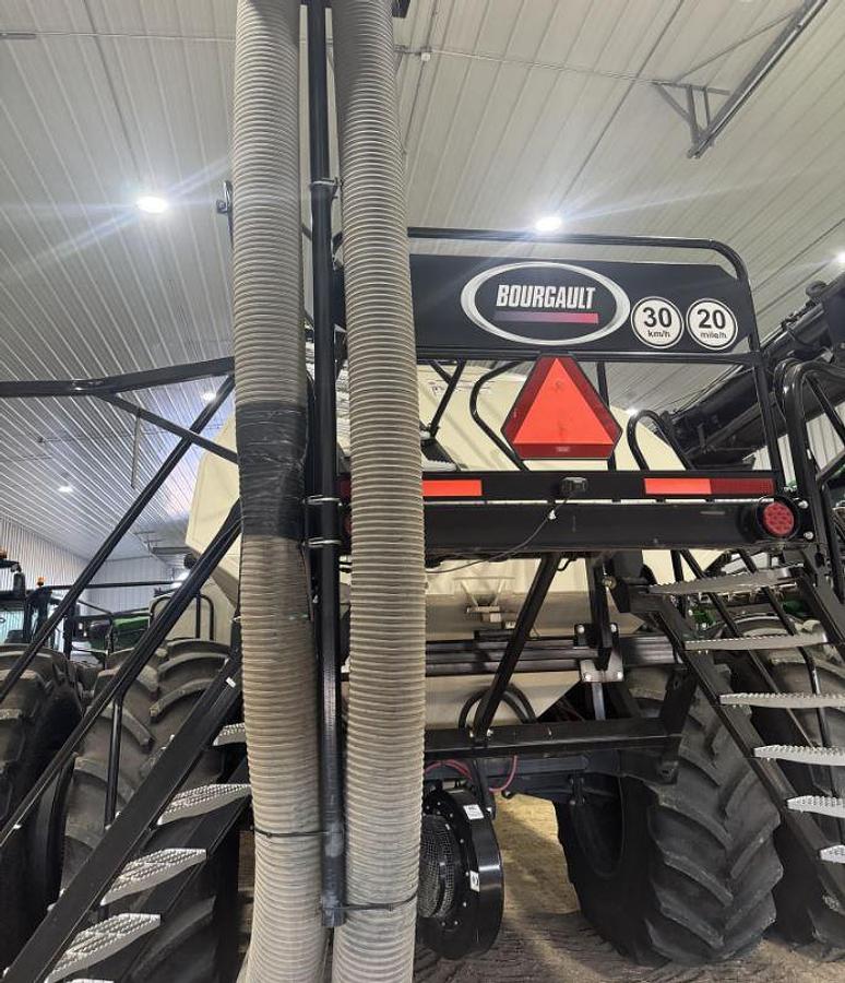 Used 2018 Bourgault 3820-60 & 2021 9950 Cart