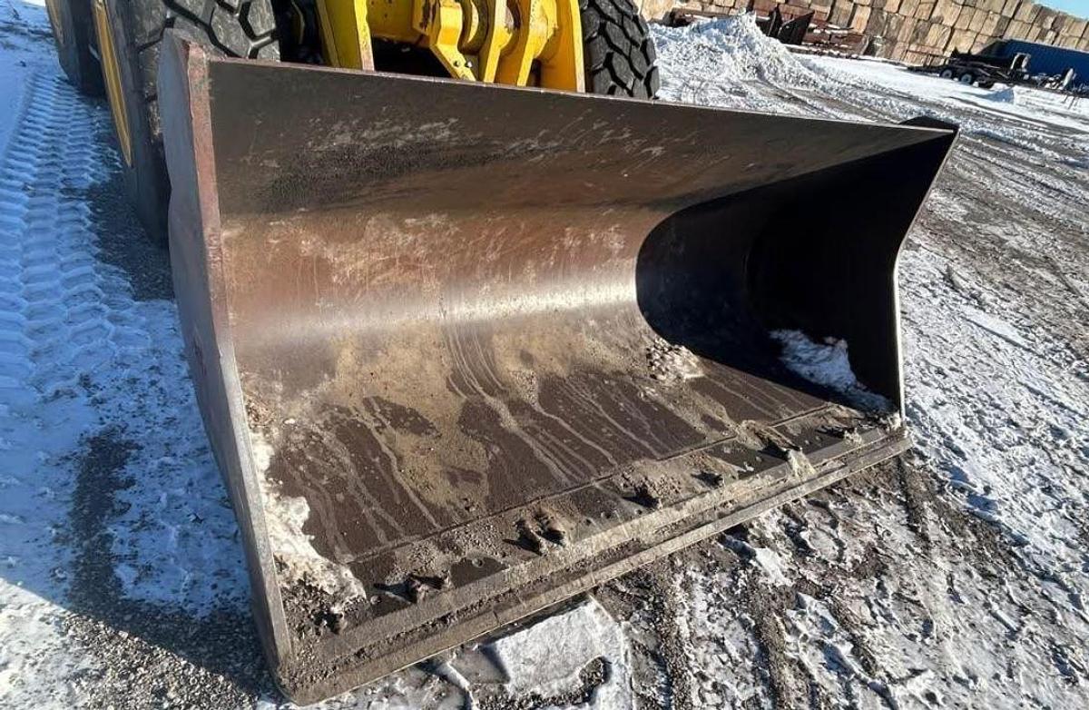 Used 2021 Komatsu Wa380