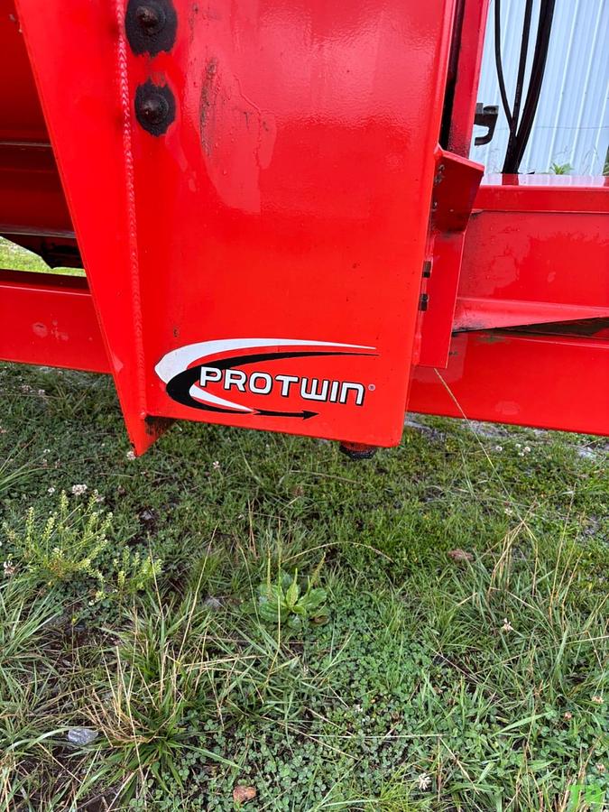 Used 2012 Kuhn Knight 8124 Manure Spreader