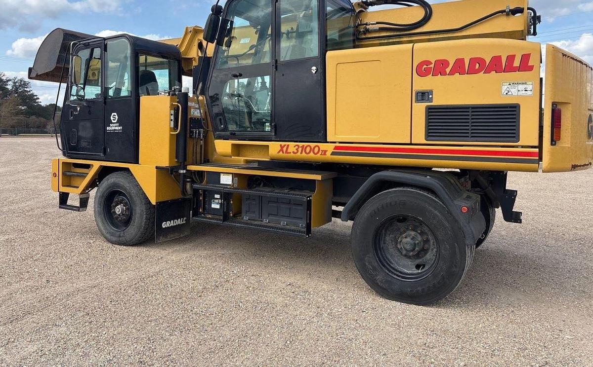 Used 2016 Gradall XL3100 LV