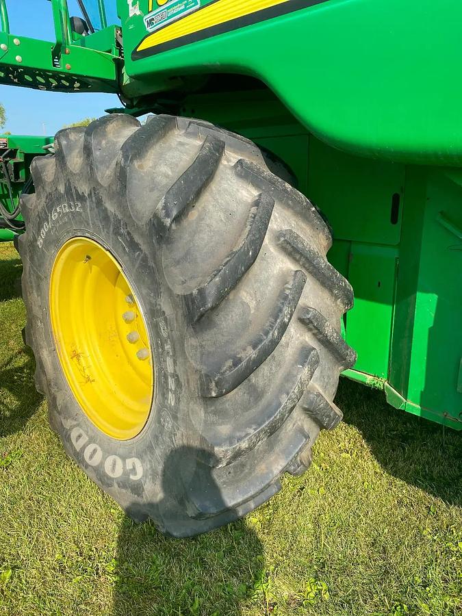 Used 2012 John Deere T670 Combine