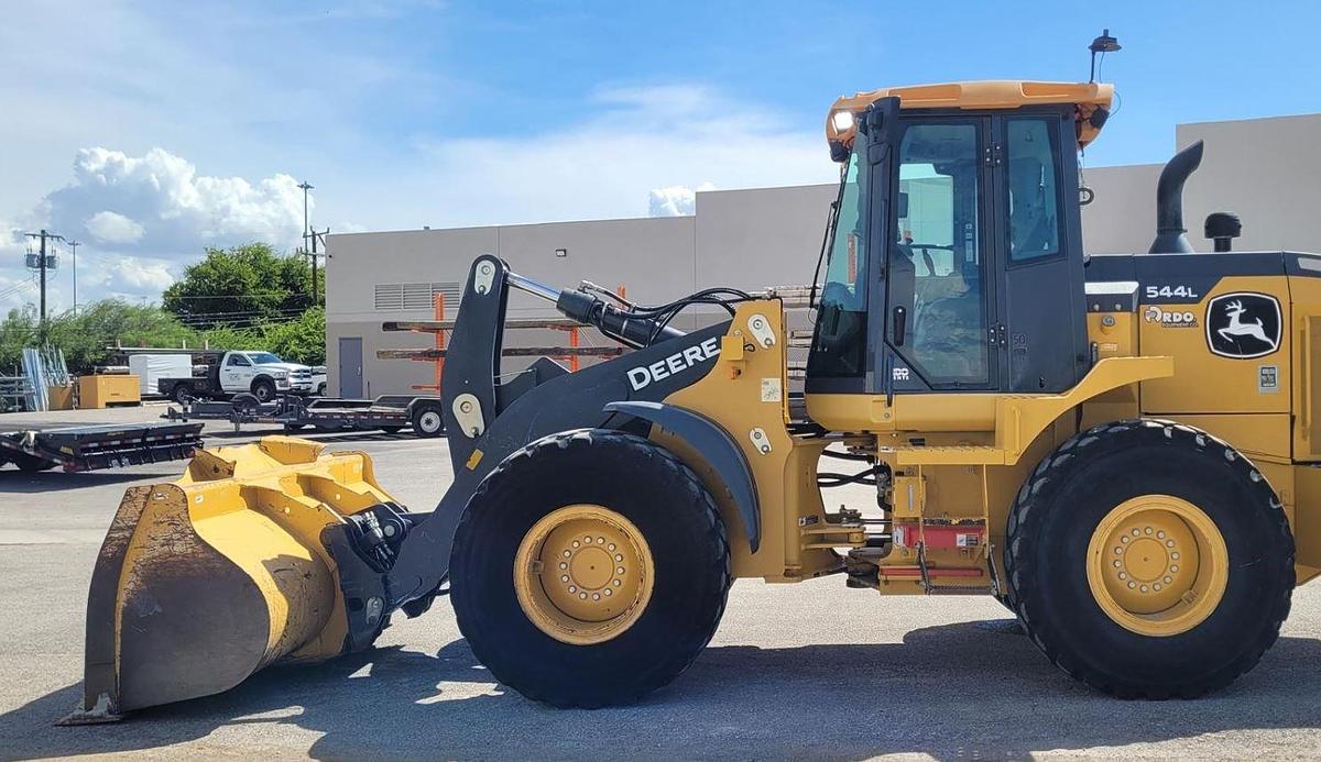 Used 2019 Deere 544L