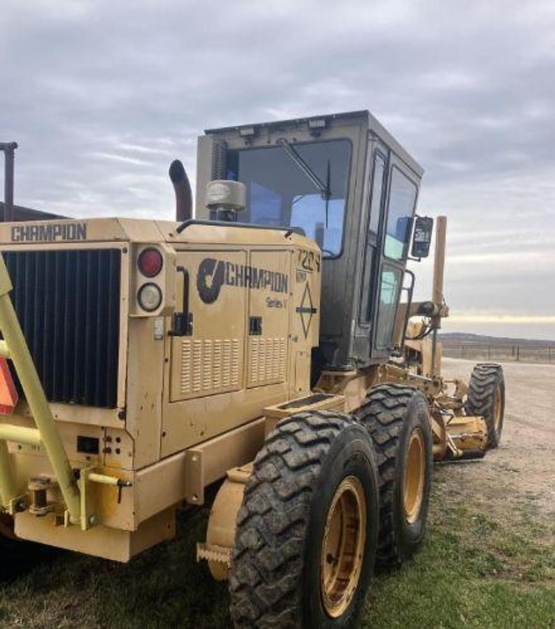 Used 1999 Champion 720A VHP