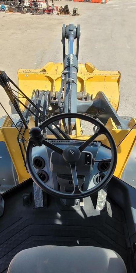 Used 2019 Deere 544L