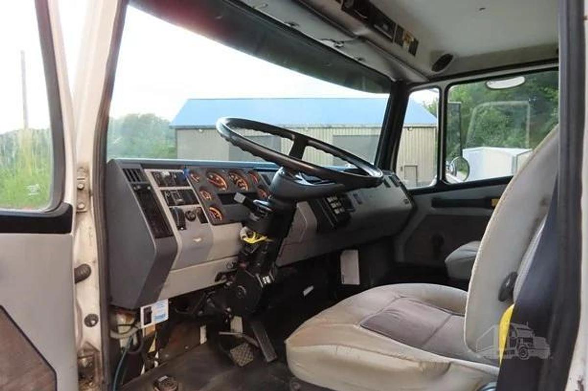 Used 1996 Freightliner FL70