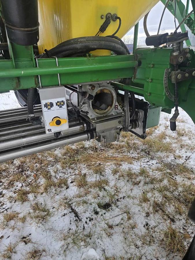 Used 2012 John Deer 1870 Air Drill W/1910 TBH Air Cart