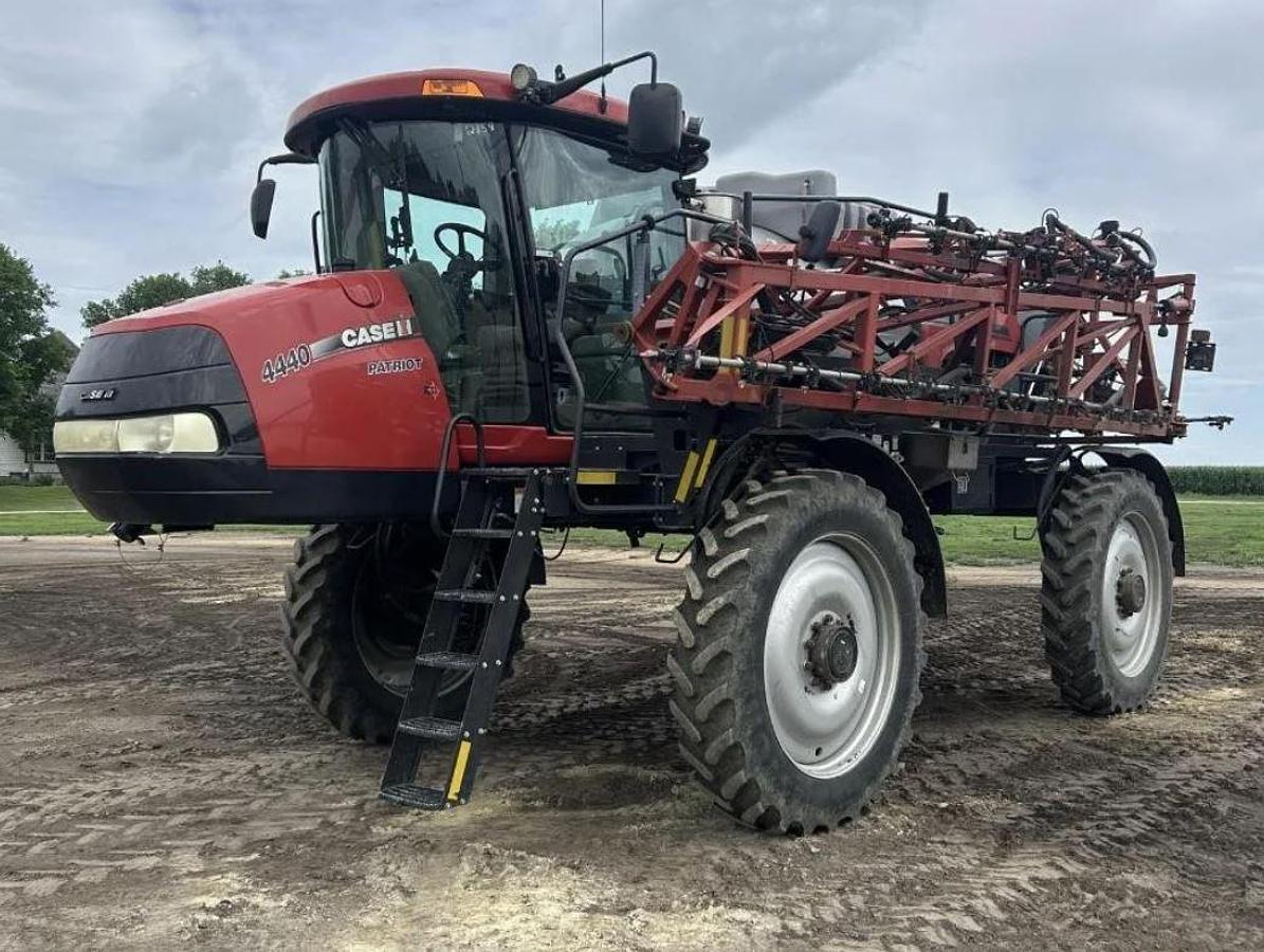 Used 2016 Case IH Patriot 4440 Self-Propelled Sprayer