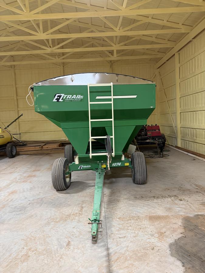 Used EZ Trail 3400 Grain Wagon