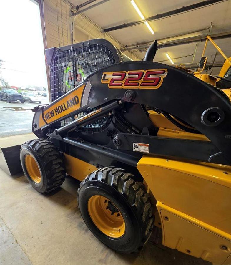 Used 2011 New Holland L225