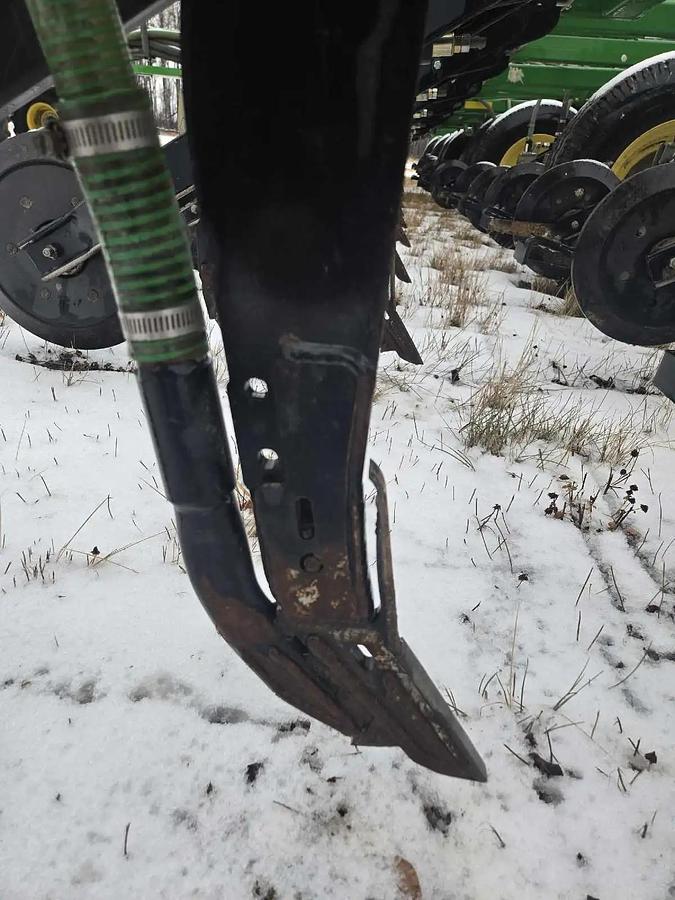 Used 2012 John Deer 1870 Air Drill W/1910 TBH Air Cart