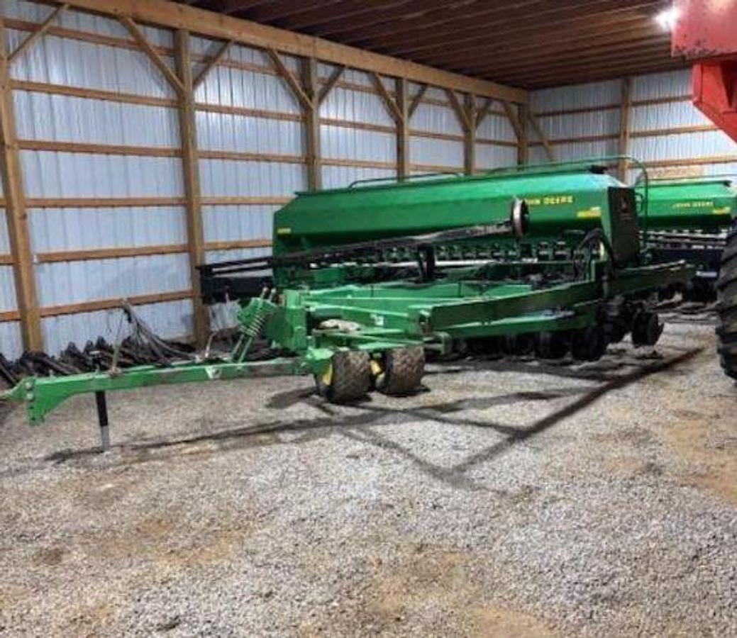 Used 2002 JOHN DEERE 1560