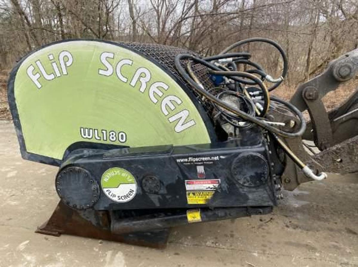 Used 2022 Flip Screen WL180