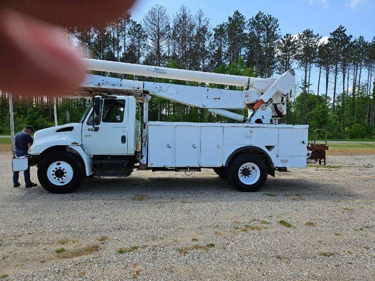Used 2005 INTERNATIONAL 4300 DT466