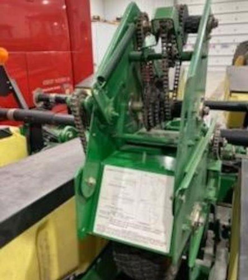 Used 2010 JOHN DEERE 1760 MaxEmerge XP Vac Planter