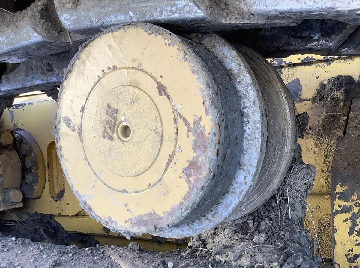 Used 2012 Komatsu D65PX-17