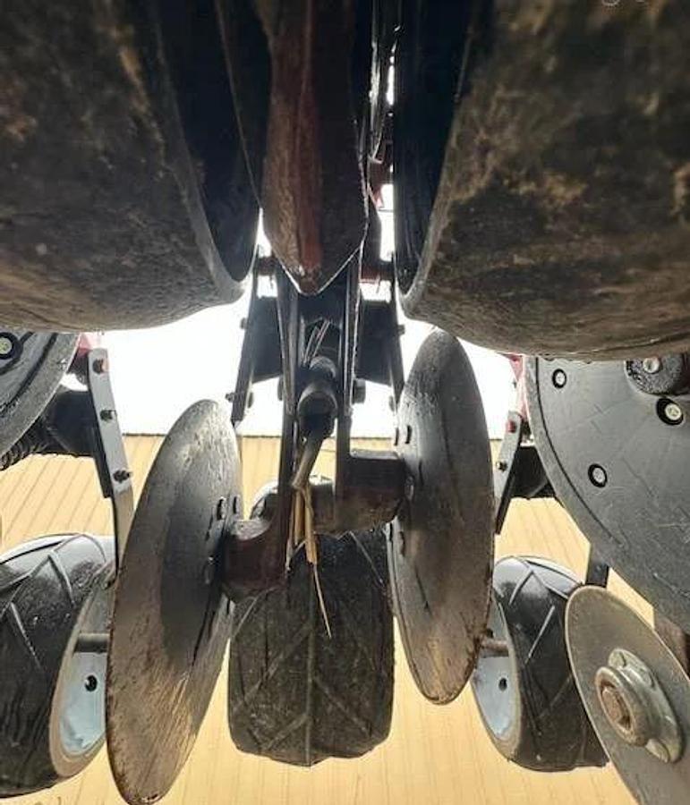 Used 2010 CASE IH 1240 Planter