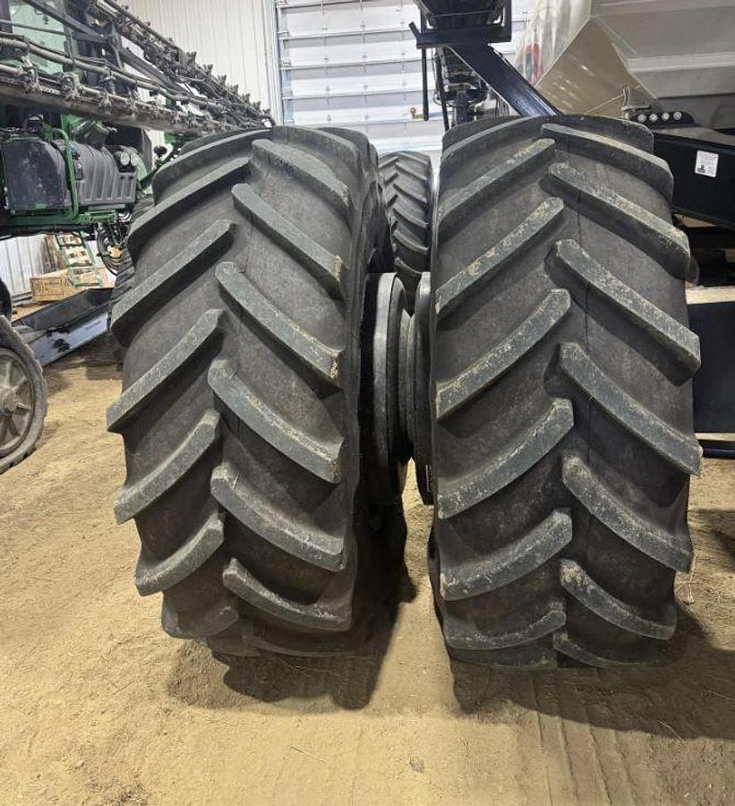 Used 2018 Bourgault 3820-60 & 2021 9950 Cart