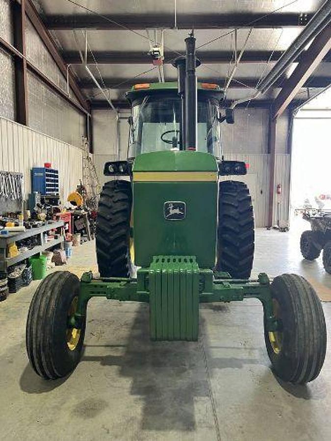 Used JOHN DEERE 4440