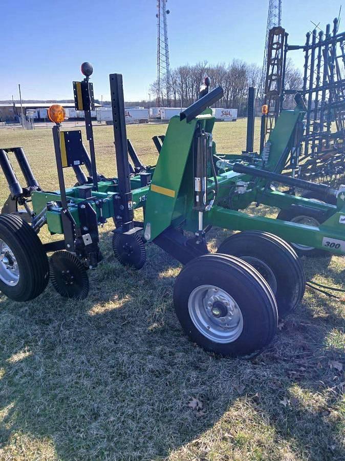 Used 2021 Unverferth McCurdy Zone Builder Ripper 5-shank with caddy