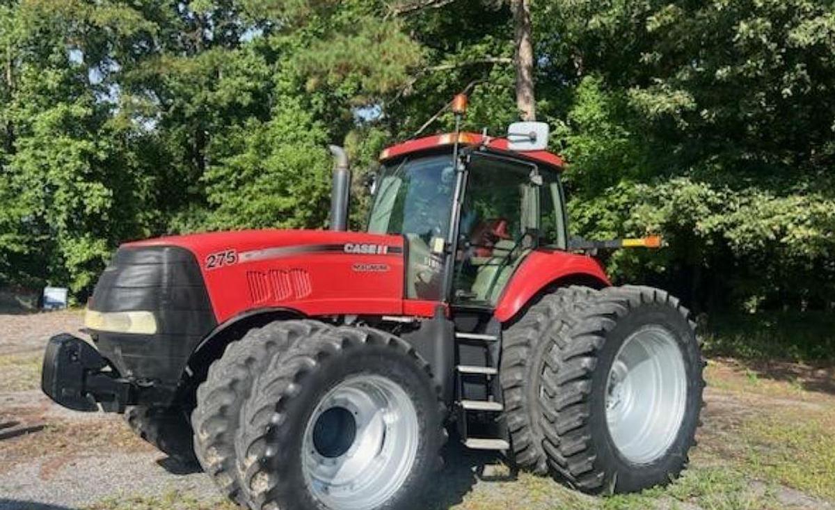 Used 2011 Case IH Magnum 275 Tractor • 275 HP • 4WD