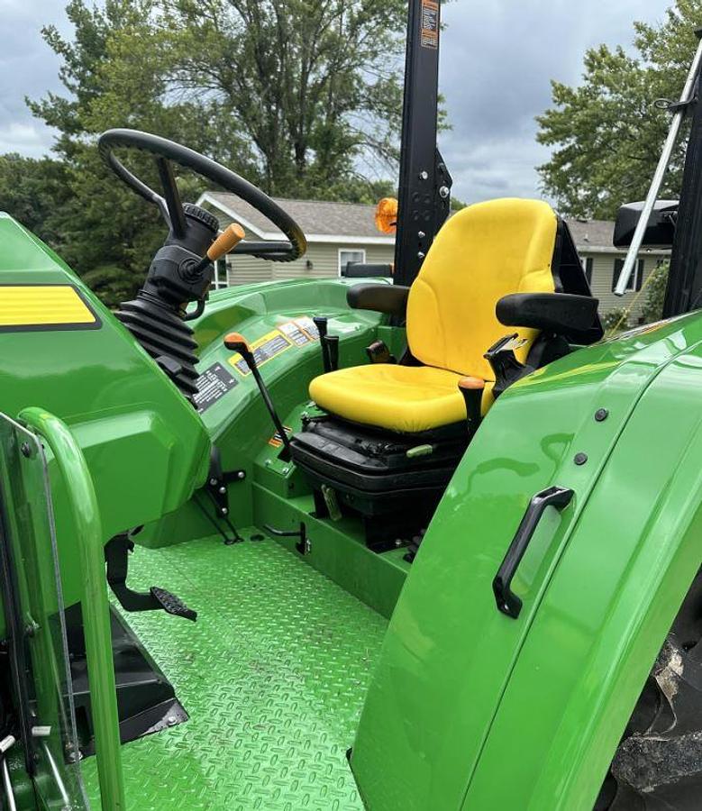 Used 2021 JOHN DEERE 6105E