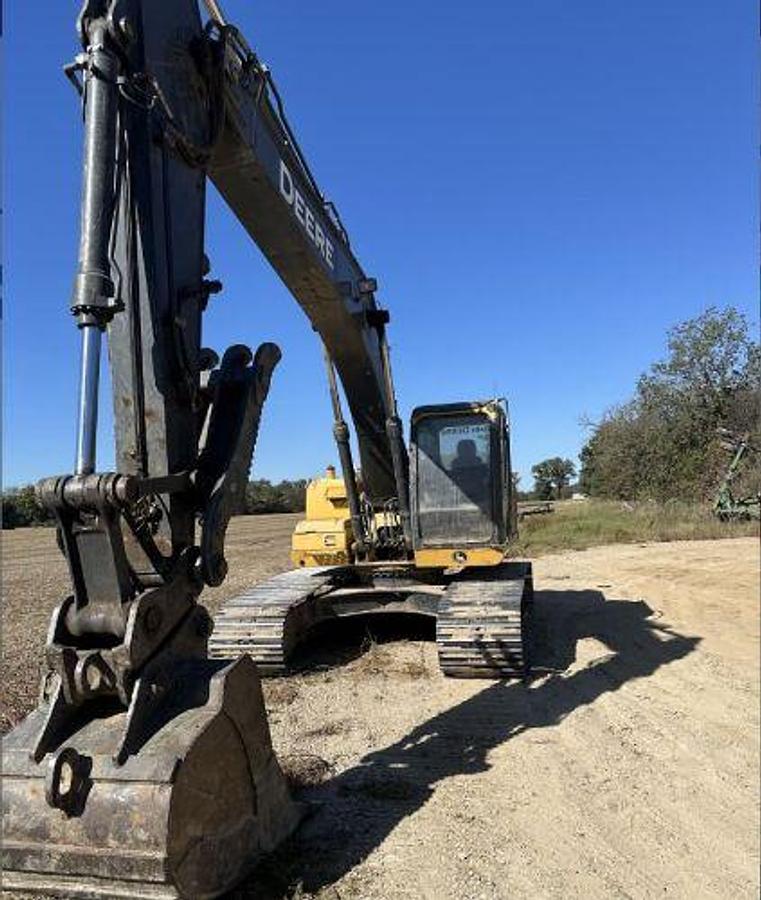 Used 2015 JOHN DEERE 210G LC