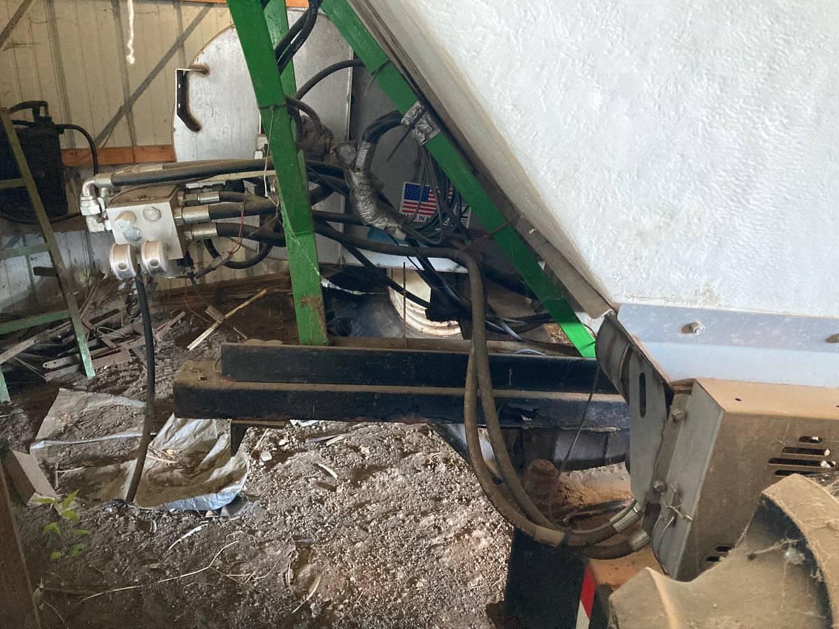 Used 2017 Montag S12B011 Fertilizer Applicator