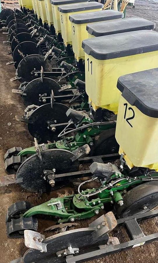 Used 2020 JOHN DEERE DR12 Planter