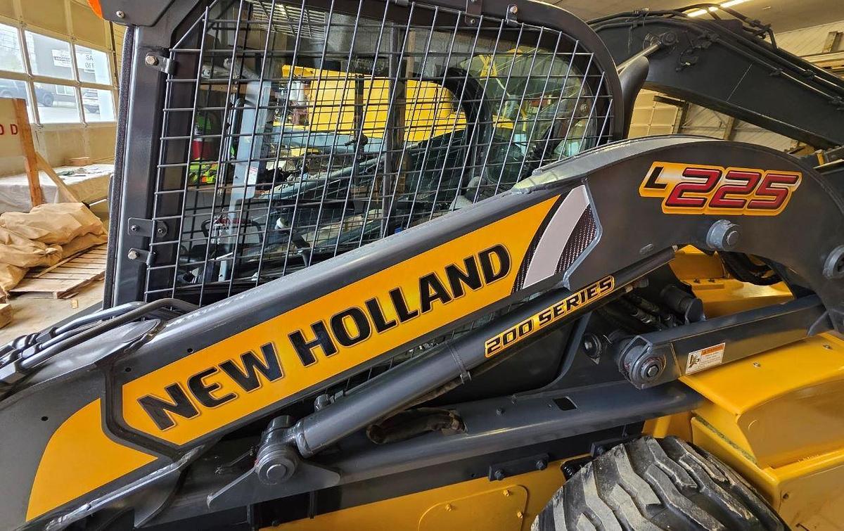 Used 2011 New Holland L225