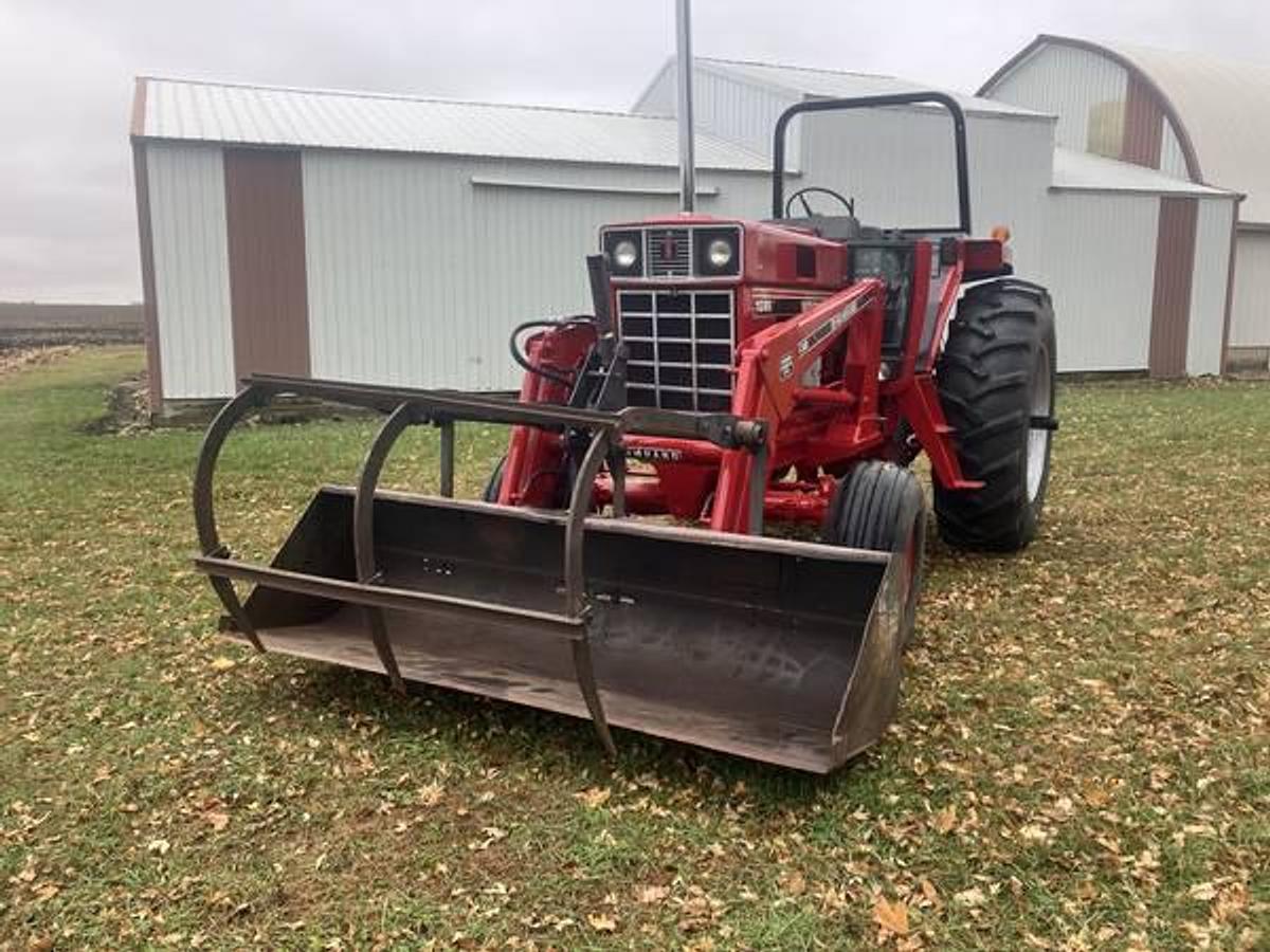 Used 1981 Case IH 1086 Tractor