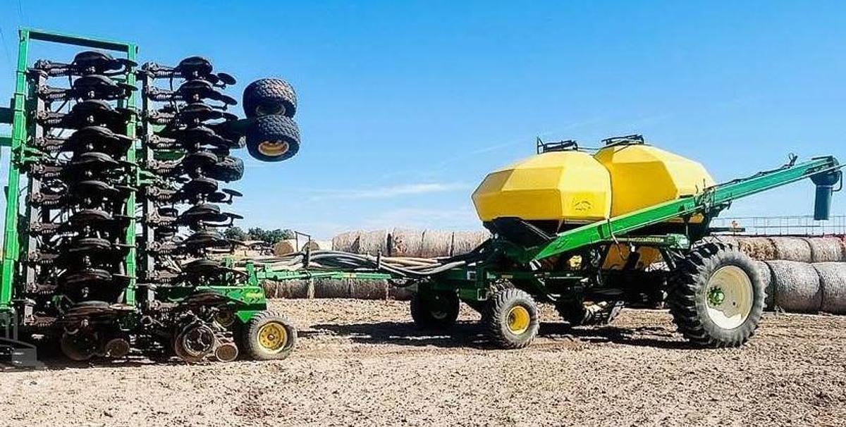 Used 2007 John Deere 1890 Air Seeder