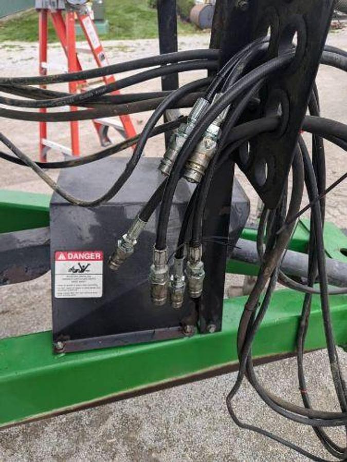 Used Unknown J and M 750 14 Grain Cart