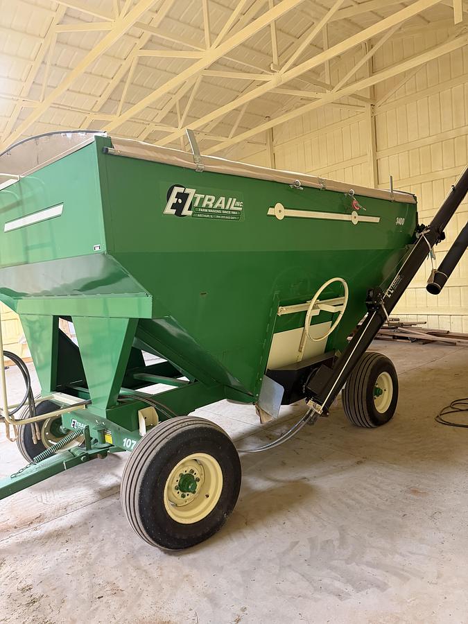 Used EZ Trail 3400 Grain Wagon