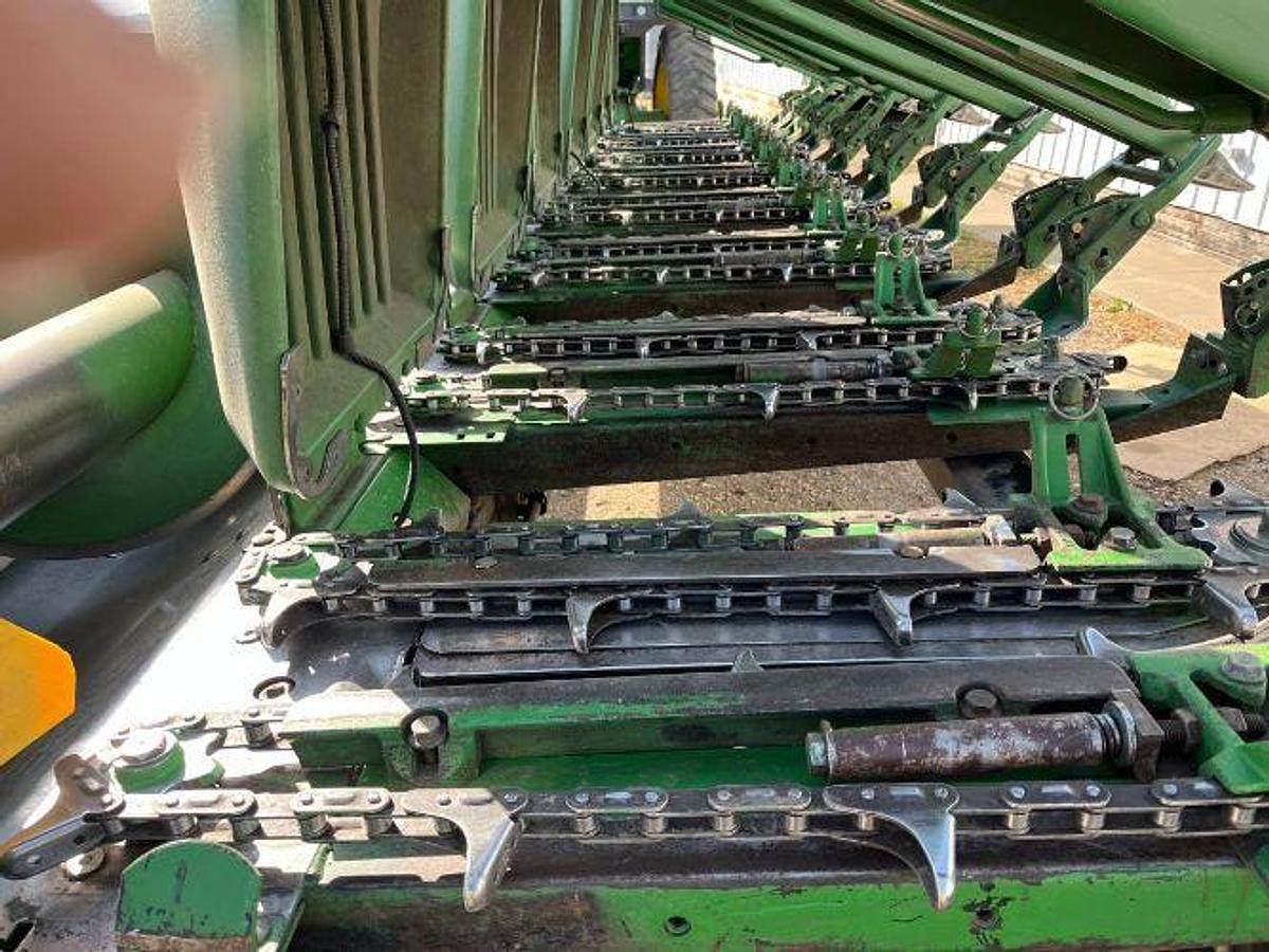 Used 2007 JOHN DEERE 893 Corn Head and Head Cart