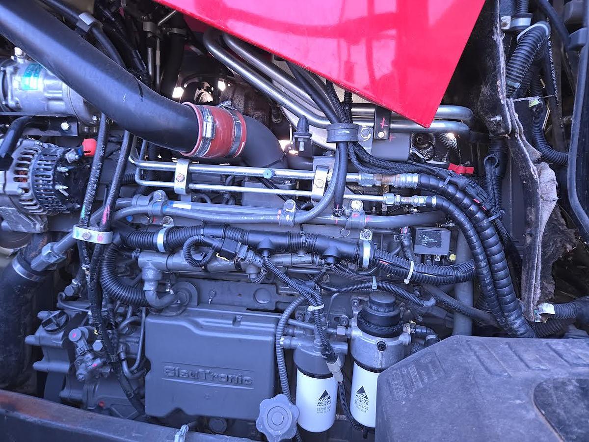 Used 2011 MASSEY FERGUSON 8690 Tractor