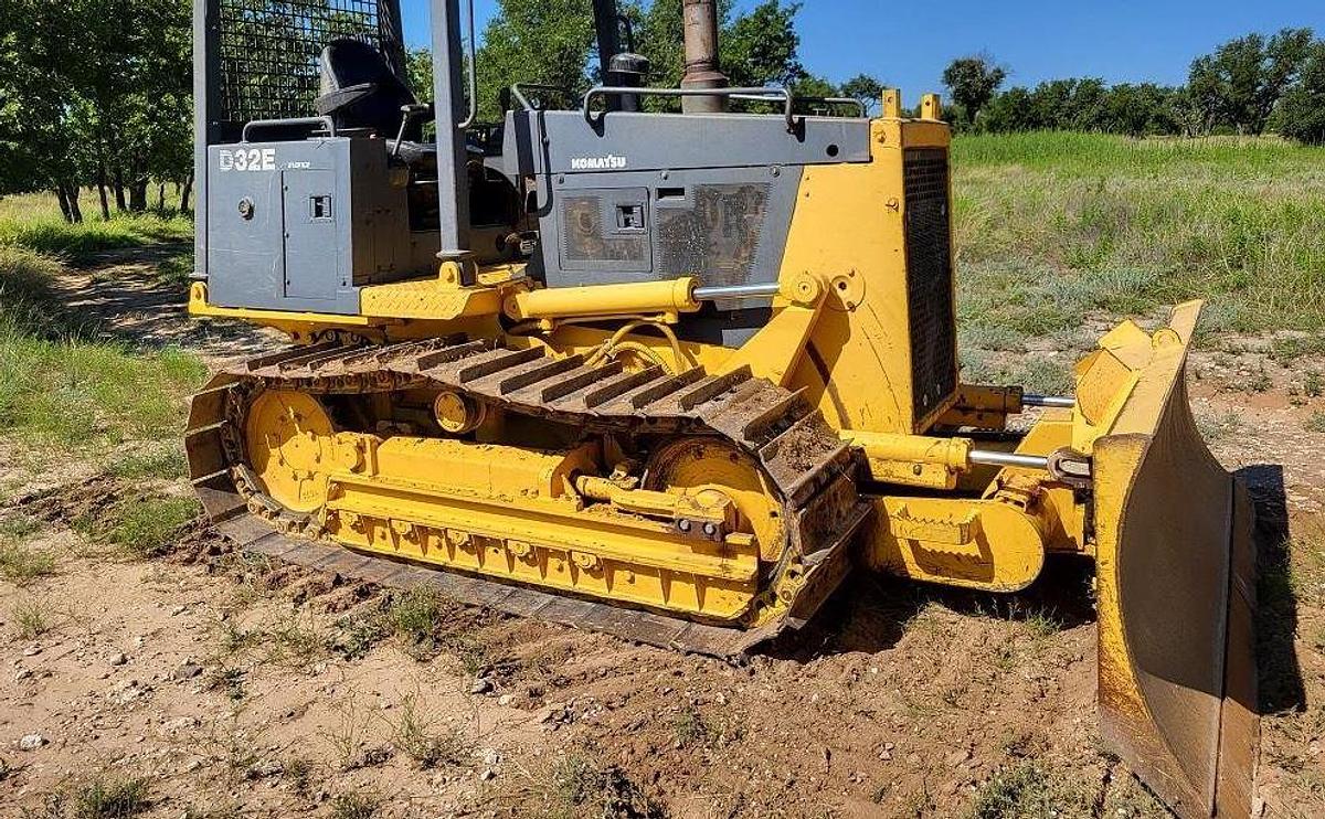 Used 1999 Komatsu D32E-1 Crawler Dozer