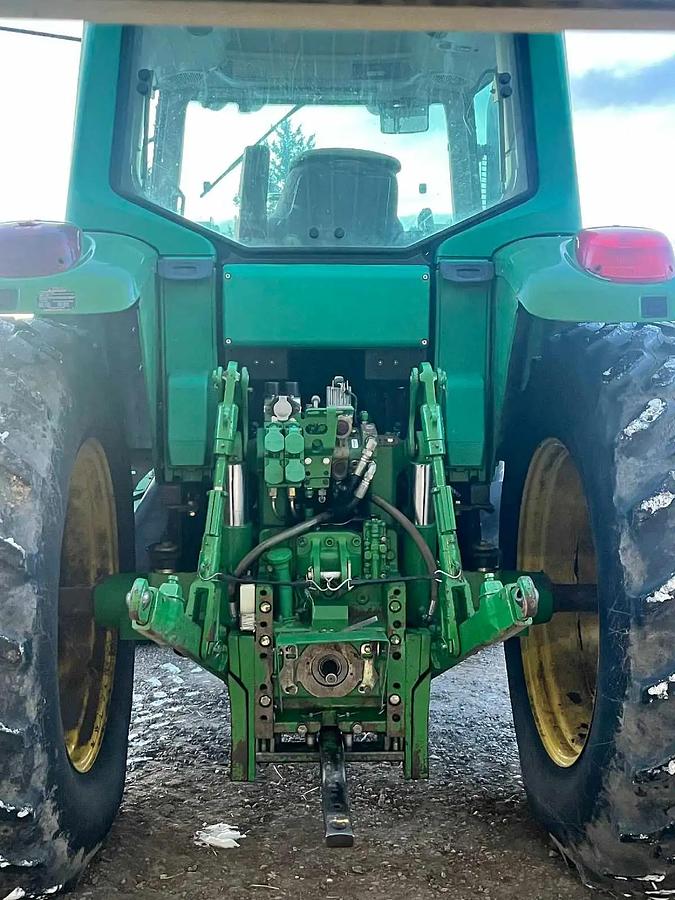 Used 2003 John Deere 7220 Loader Tractor