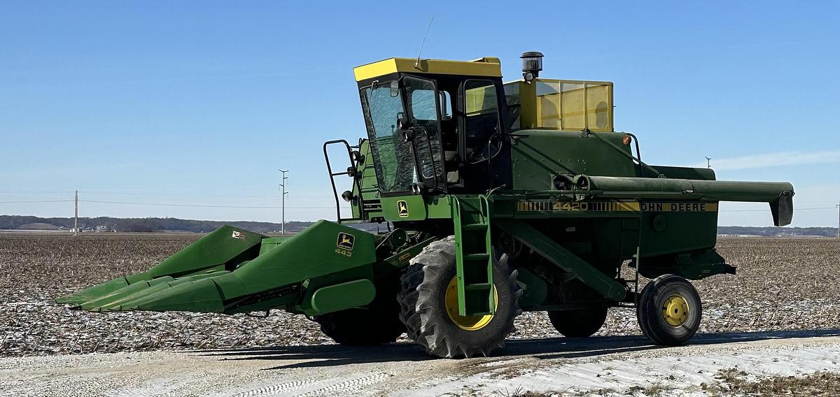 Used 1982 John Deere 4420 Combine