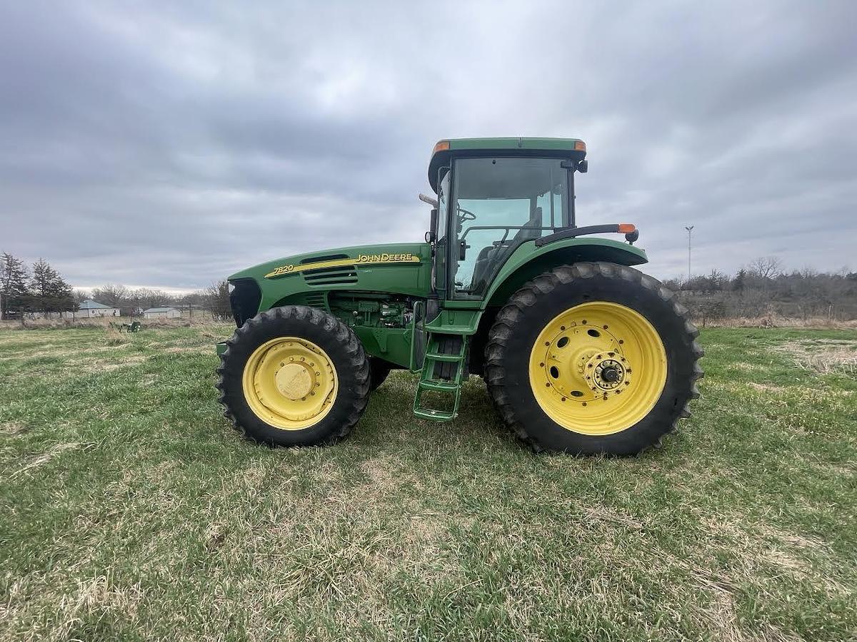 Used 2003 John Deere 7820 Tractor
