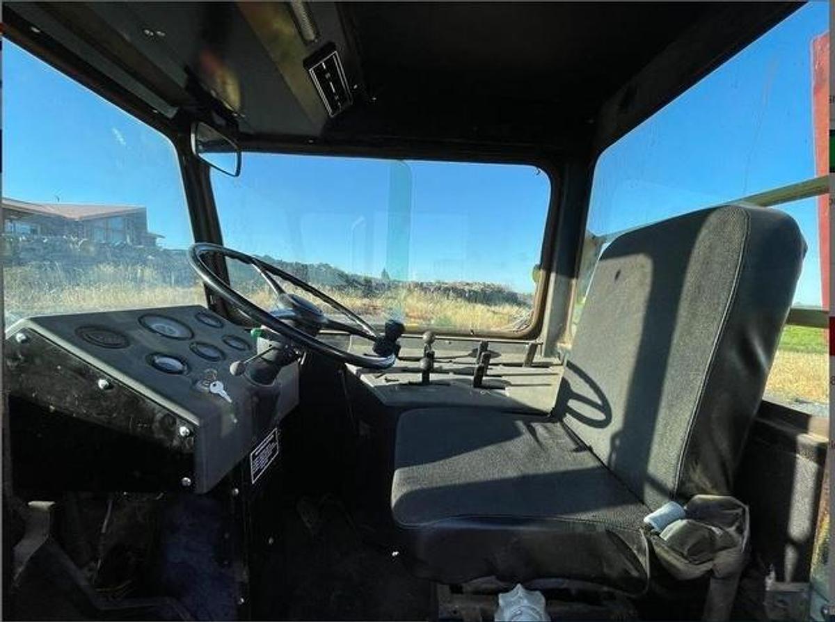 Used 1985 New Holland 1068 Bale Accumulator