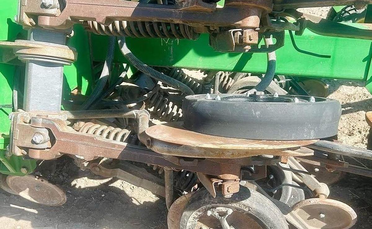 Used 2007 John Deere 1890 Air Seeder