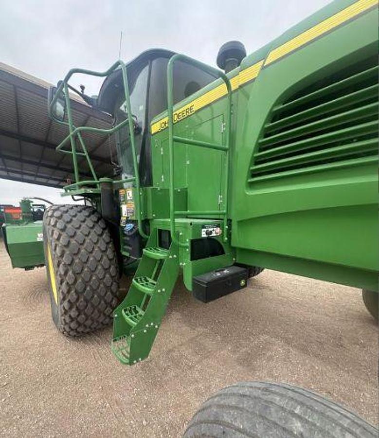 Used 2021 JOHN DEERE W235