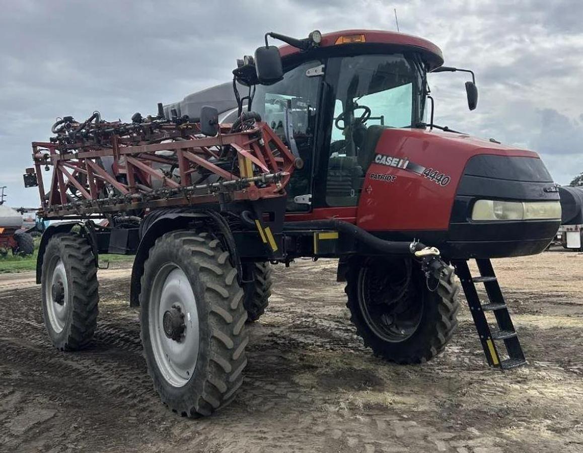 Used 2016 Case IH Patriot 4440 Self-Propelled Sprayer